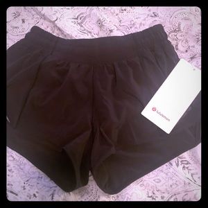 Lululemon Hotty Hot shorts 2.5”